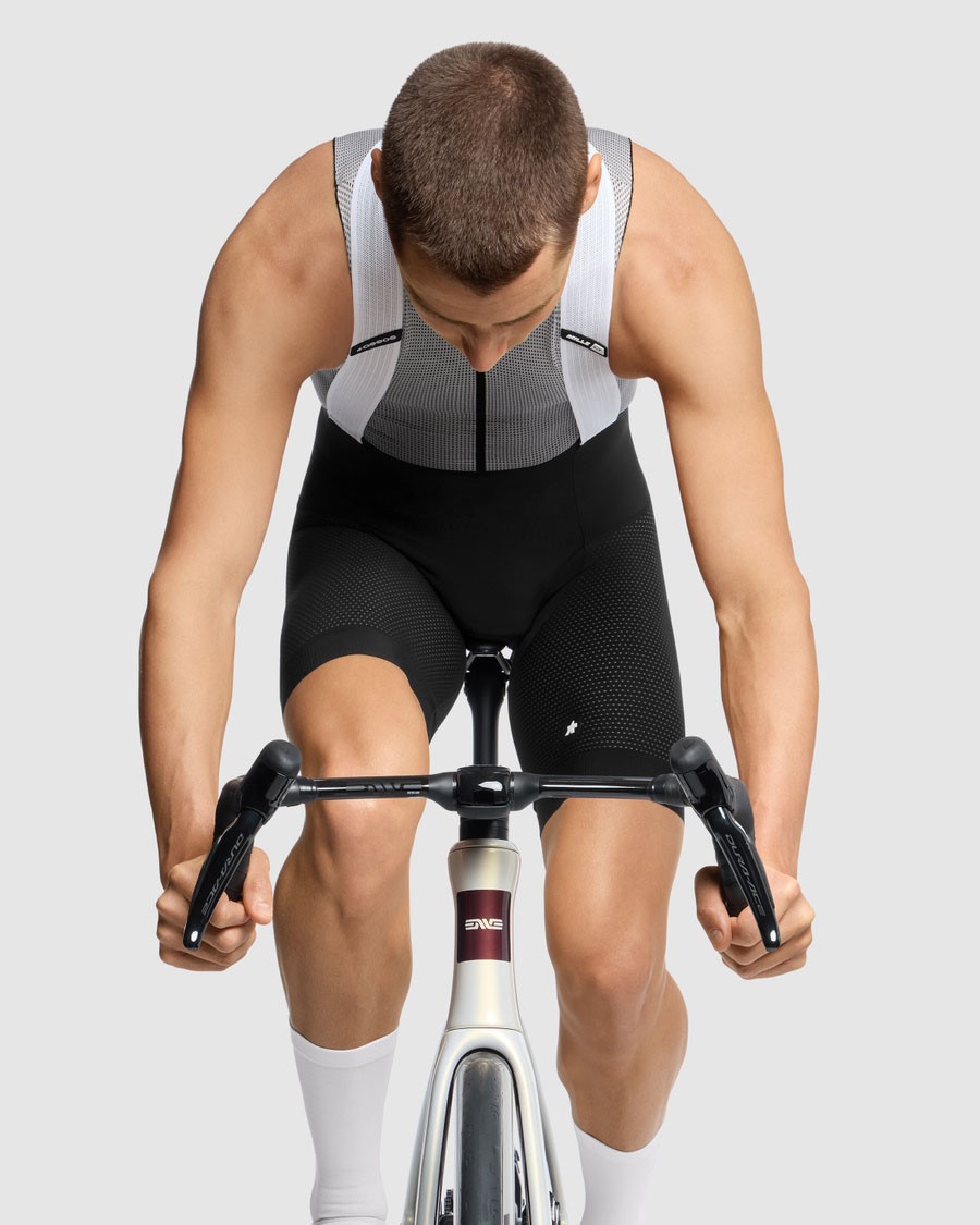 Assos MILLE GT S11 INDOOR moške kratke kolesarske hlače z naramnicami