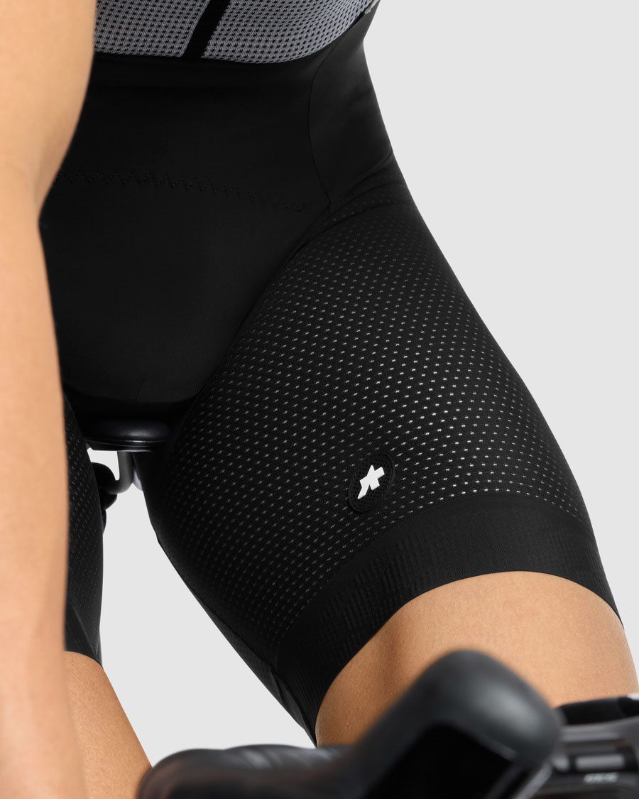 Assos MILLE GT S11 INDOOR moške kratke kolesarske hlače z naramnicami