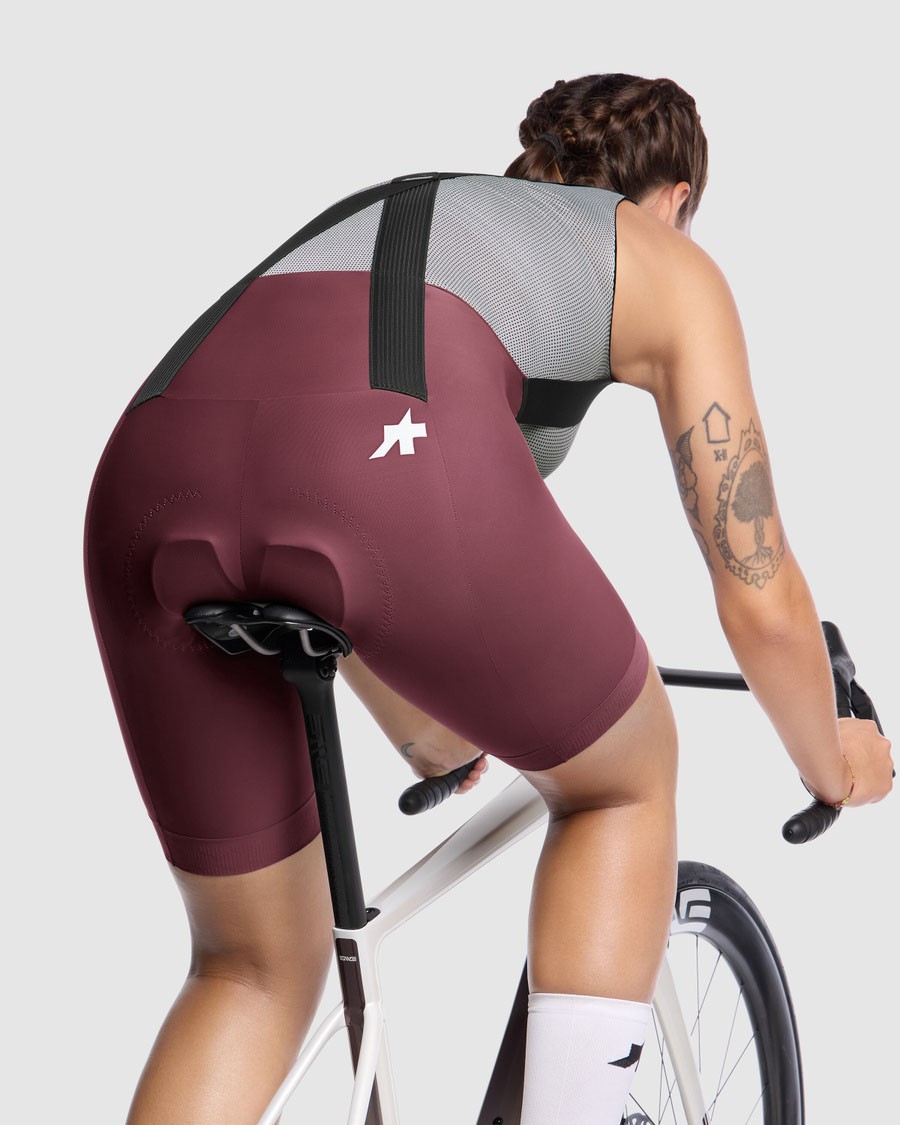 Assos UMA GT S11 ženske kratke kolesarske hlače z naramnicami