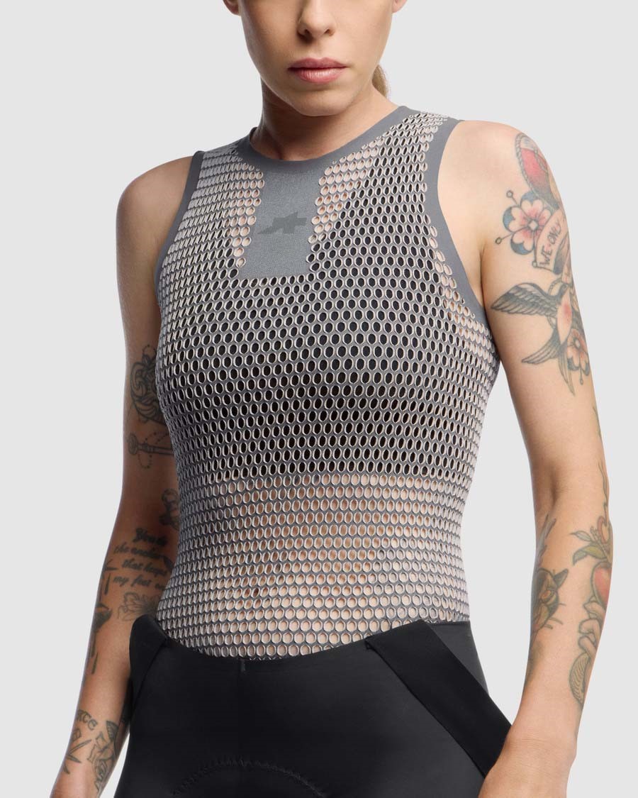 Assos EQUIPE NS P1 si moška spodnja kolesarska majica brez rokavov