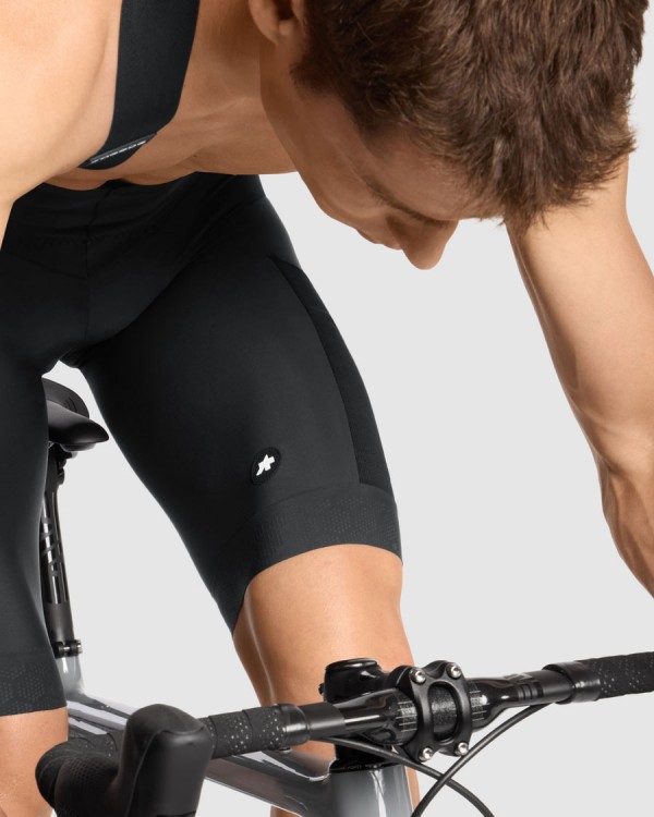 Assos KIESKAFER T5 moške kratke kolesarske hlače z naramnicami