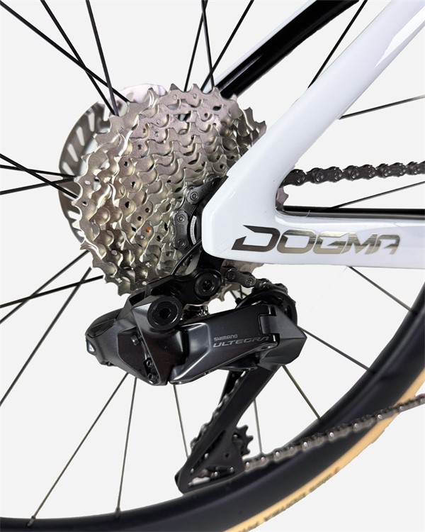 Pinarello DOGMA F Ultegra Di2 Ultrafast 45 cestno kolo