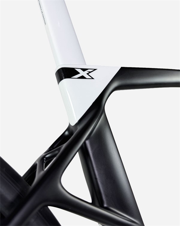 Pinarello DOGMA X Ultegra Di2 Ultrafast 40 cestno kolo