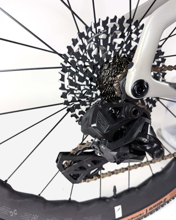 Pinarello Grevil F1 RE-WRLX 13 Sharq Gr gravel kolo