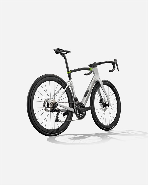 Pinarello X7 Ultegra Di2 Ultrafast cestno kolo