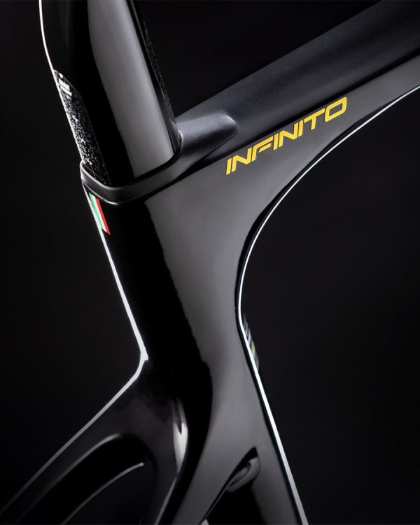 Bianchi INFINITO PRO 105 Di2 R49 cestno kolo