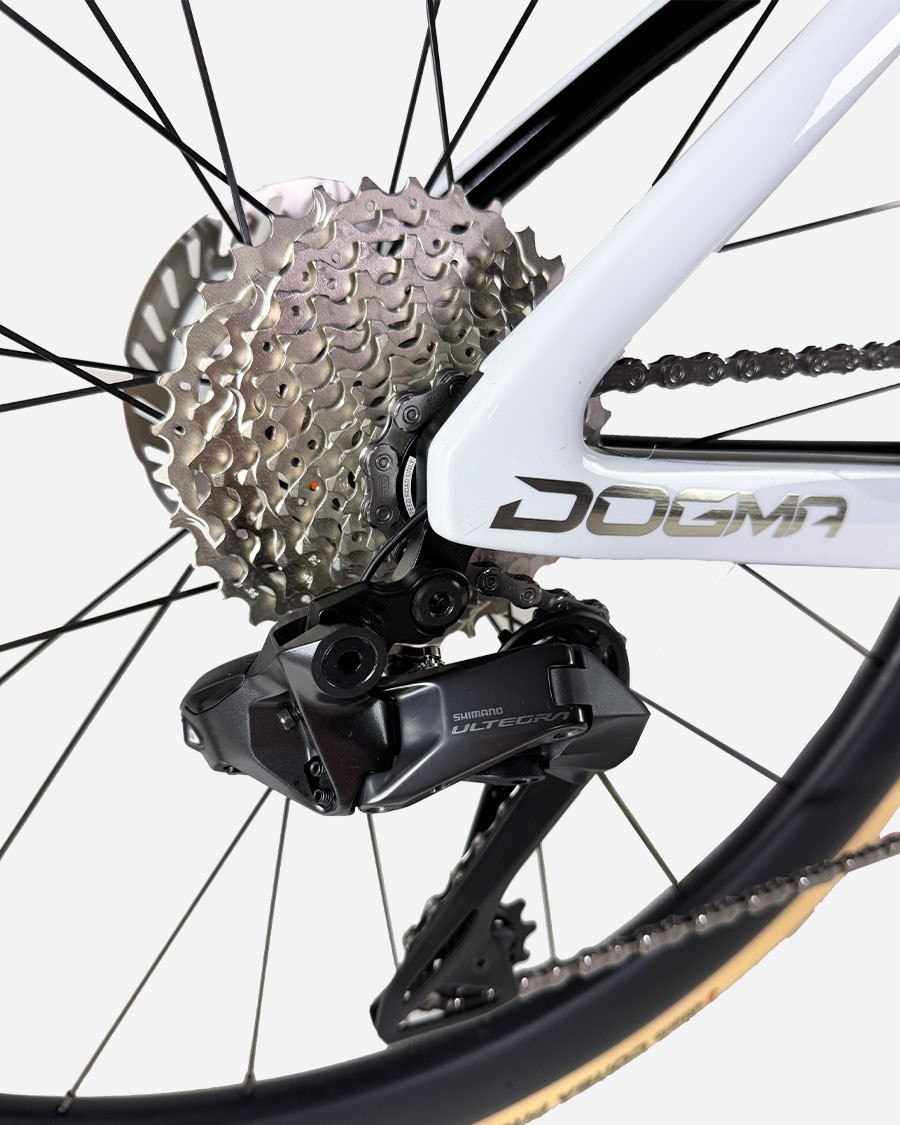 Pinarello DOGMA F Ultegra Di2 Ultrafast 45 cestno kolo