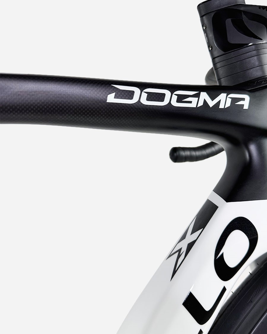 Pinarello DOGMA X Ultegra Di2 Ultrafast 40 cestno kolo