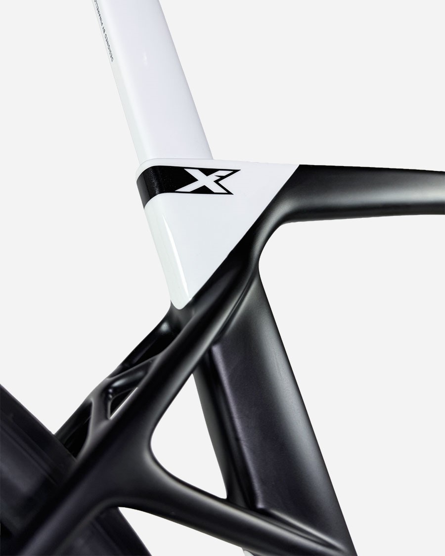 Pinarello DOGMA X Ultegra Di2 Ultrafast 40 cestno kolo
