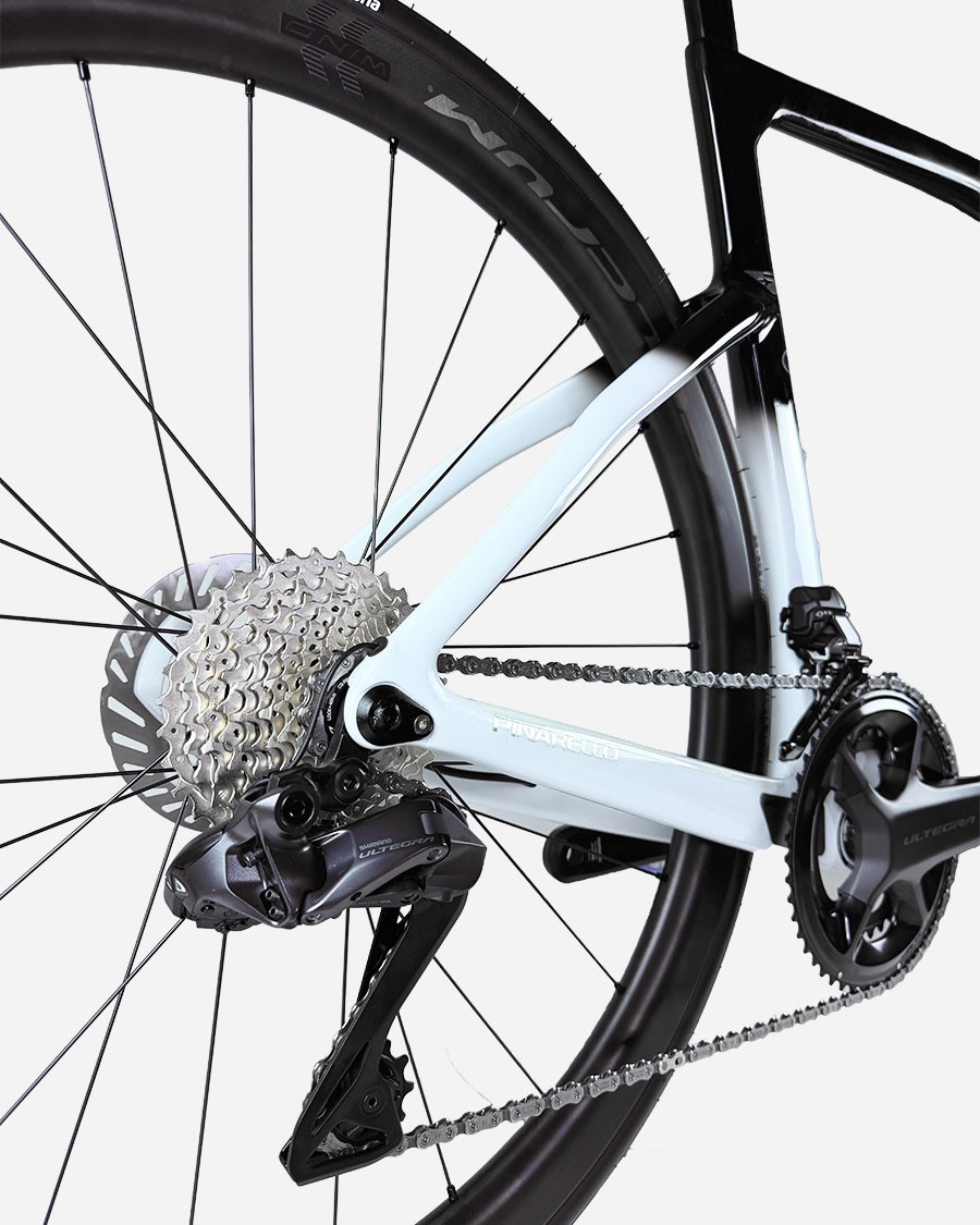 Pinarello F9 Ultegra Di2 Wind 42 cestno kolo