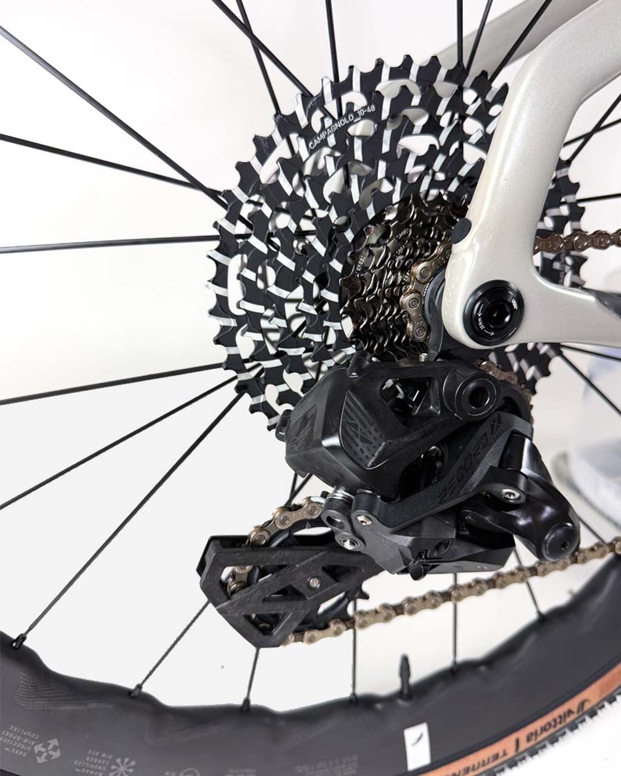Pinarello Grevil F1 RE-WRLX 13 Sharq Gr gravel kolo