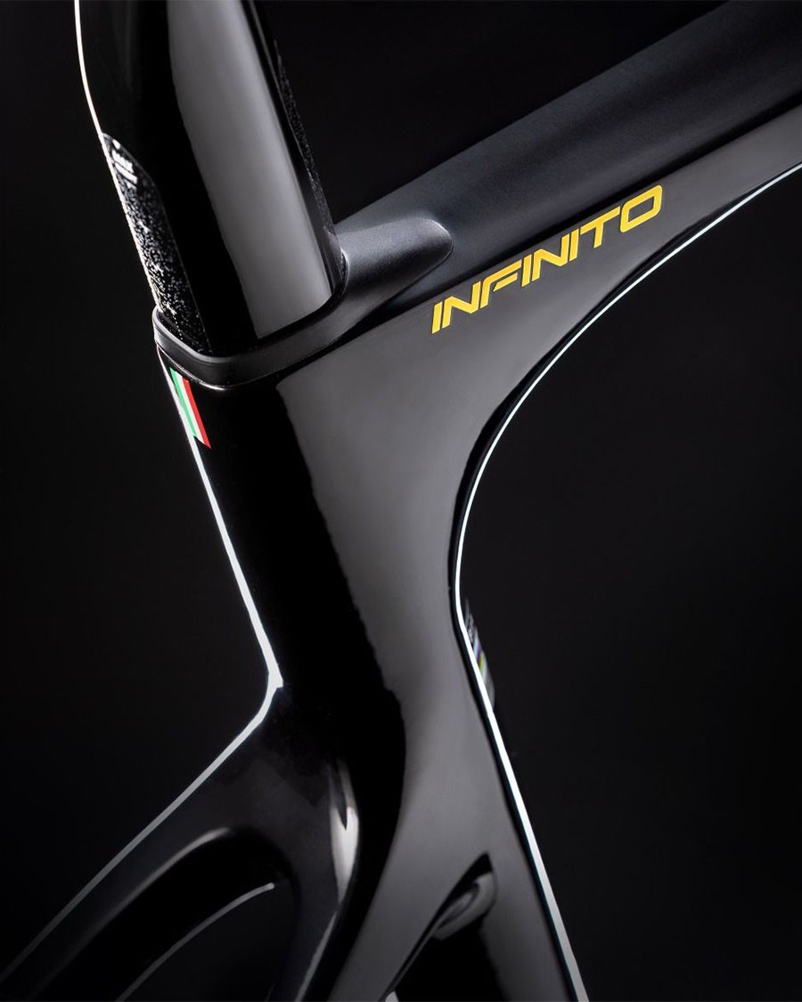 Bianchi INFINITO PRO 105 Di2 R49 cestno kolo